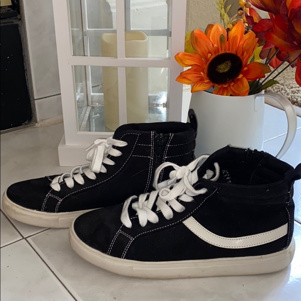 High top sneakers only worn once